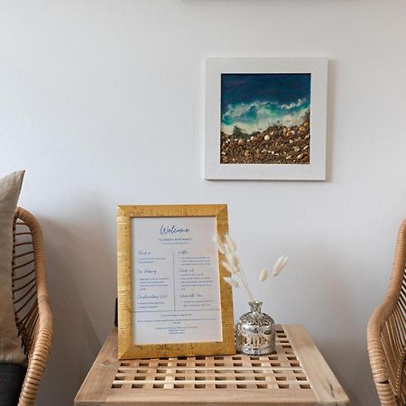 Modern 1-Bedroom Apartment, Beach 5-Min Walk, Free Parking Уеймут Екстериор снимка