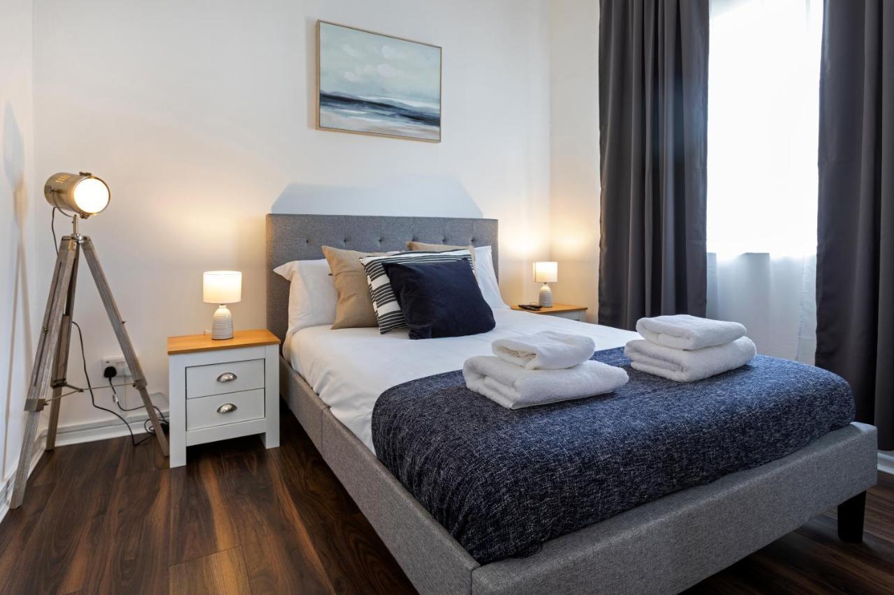 Modern 1-Bedroom Apartment, Beach 5-Min Walk, Free Parking Уеймут Екстериор снимка