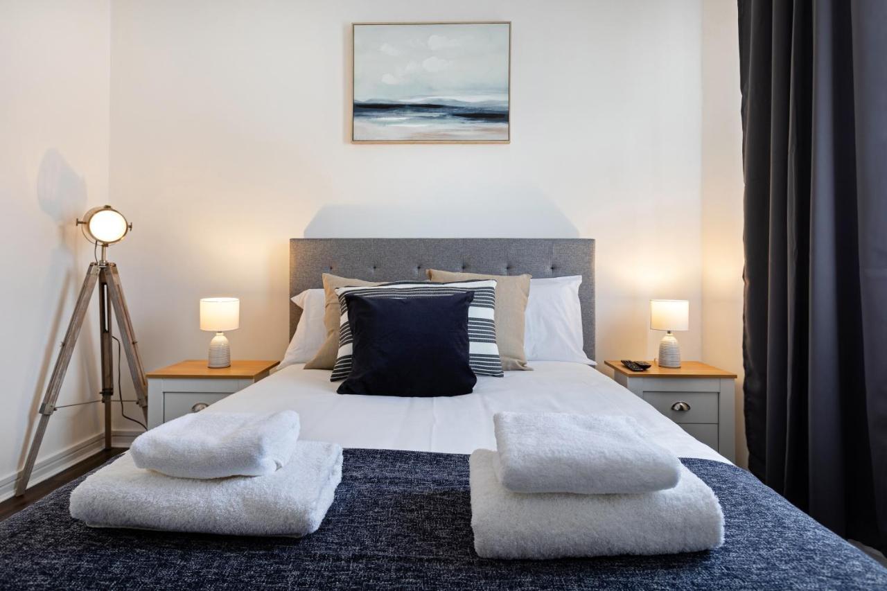 Modern 1-Bedroom Apartment, Beach 5-Min Walk, Free Parking Уеймут Екстериор снимка